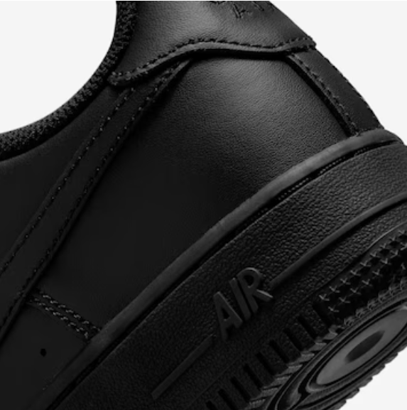 Nike Air Force 1 LE Infantil "Total Black"